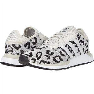 Adidas Originals Swift Run sneakers in black leopard print🔥😍